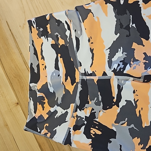 Marika Shorts, Size S - Picture 2 of 4